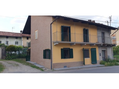 Casa di paese, ristrutturata, con giardino, in vendita a Cavagnolo (TO)