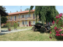 Cascinale collinare con terreno in vendita a Verrua Savoia (TO)